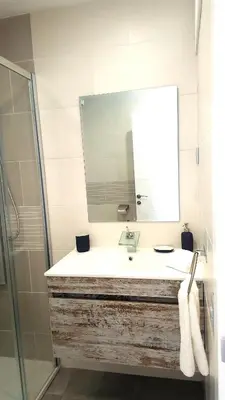 Un baño de Canteras Playa Mc