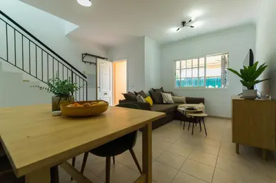 Zona de estar de Velas 81 Meloneras 2 terrazas BBQ y piscina