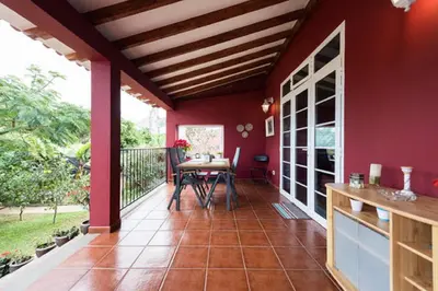 Un balcón o terraza de Casa El tonelero con jardín y piscina privada