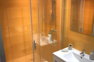 Un baño de Bungalows Los Melocotones