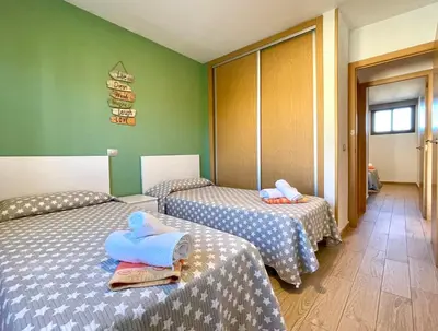 Cama o camas de una habitación en OHMYHOST360 - Sunny Home Holidays