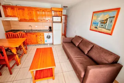 Una cocina o zona de cocina en Apartamento al lado de la playa by CASAS COCODRILO