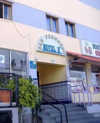 Edificio en el que se encuentra el hostal o pensión