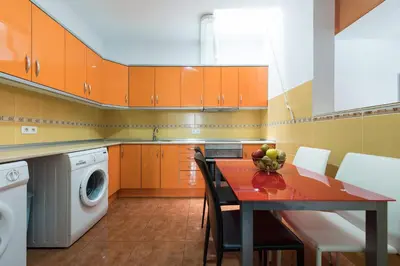 Una cocina o zona de cocina en Private Solarium - 2BR House Near the Airport