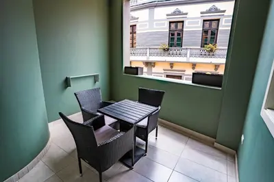 Un balcón o terraza de El Puente Holiday Home -Airport