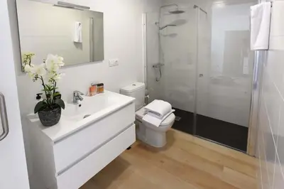 Un baño de Beyond Amadores C&H Suite
