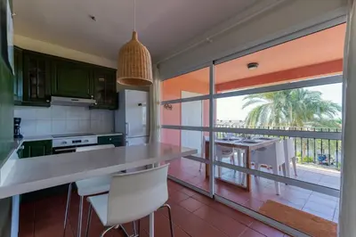 Una cocina o zona de cocina en Gran terraza con vistas al mar