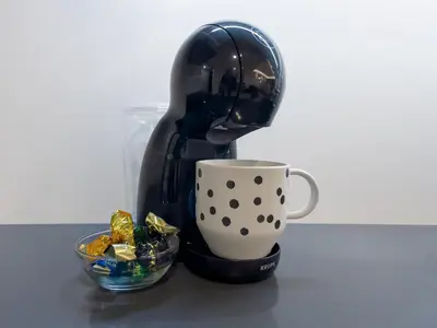 Utensilios para hacer té y café en Modern & Elegant Loft