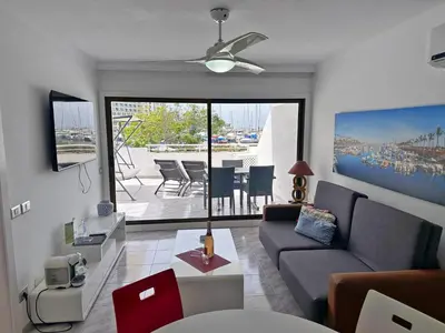 Una televisión o centro de entretenimiento en Apartamentos Portonovo
