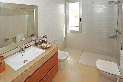 Un baño de Salobre Vista Golf 18