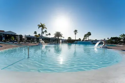 Piscina en o cerca de Luxury Poolside Holiday Home