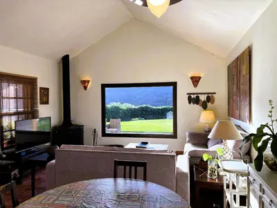 Una televisión o centro de entretenimiento en Casa Rural Ca'Chispita