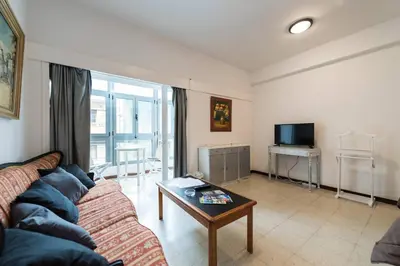 Una televisión o centro de entretenimiento en Loft luminoso y espacioso al lado de Las Canteras