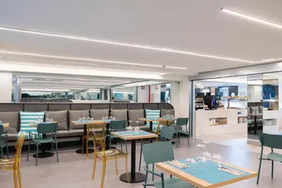 Un restaurante o sitio para comer en Occidental Las Canteras