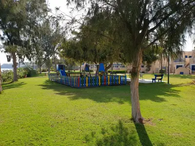 Zona de juegos infantil en Apartamentos Playa Feliz