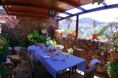 Vista general de una montaña o vista desde la casa o chalet