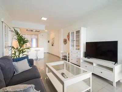 Una televisión o centro de entretenimiento en Mogan Beachfront | CarmitAtHome