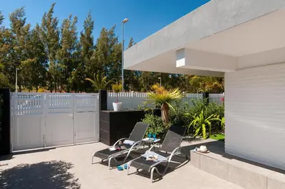 Jardín al aire libre en Beach House with private pool in San Agustín ET2 by VillaGranCanaria