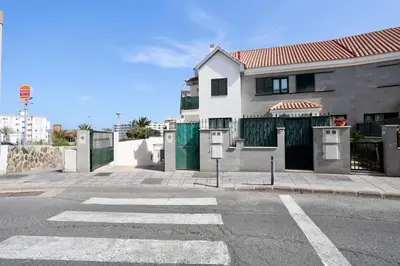 El barrio de los alrededores o un barrio cerca de esta villa