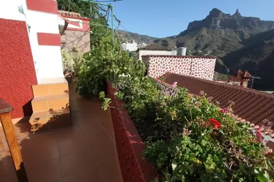 Vista general de una montaña o vista desde la casa o chalet