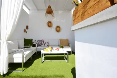Zona de estar de Amplio apartamento recién reformado