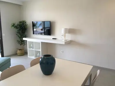 Una televisión o centro de entretenimiento en Ocean view apartment Agustino Beach