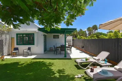 Jardín al aire libre en Cozy Bungalow Playa Flor Maspalomas by VillaGranCanaria