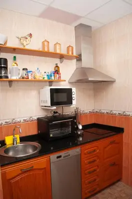 Una cocina o zona de cocina en Room in My Vintage Home