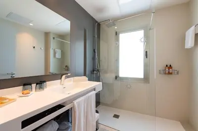 Un baño de Cordial Mogán Solaz