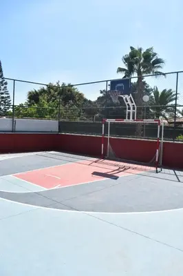 Instalaciones para jugar a tenis o squash en Ca Martina Sonora Golf o alrededores