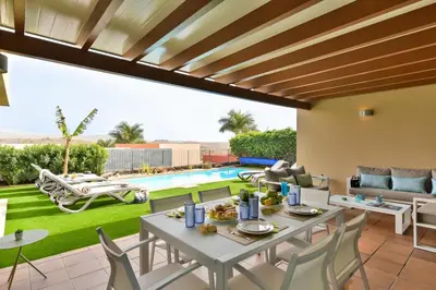 Piscina en o cerca de Salobre Villa with Pool Par 4 nr 9 by VillaGranCanaria