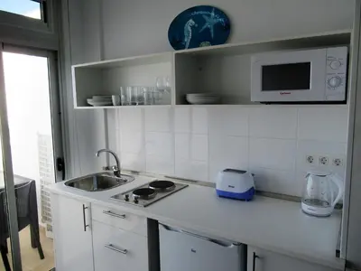 Una cocina o zona de cocina en Vivelorural estudio Las Canteras vista mar- 307