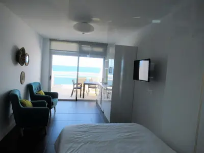 Cama o camas de una habitación en Vivelorural estudio Las Canteras vista mar- 307