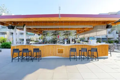 Un restaurante o sitio para comer en Ura Hotels Jardín Del Atlántico