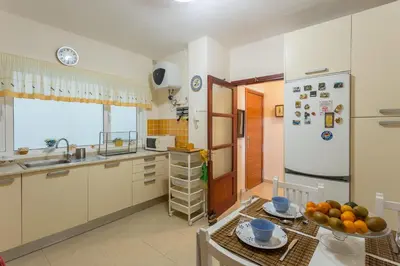 Una cocina o zona de cocina en Front line beach with fantastic terrace.