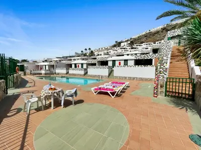 Piscina en o cerca de Parque Raquel