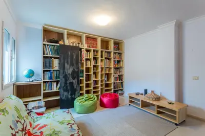 Biblioteca en el apartamento