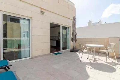 Un balcón o terraza de ESPECTACULAR ATICO CON TERRAZA A 50 MT PLAYA CANTERAS