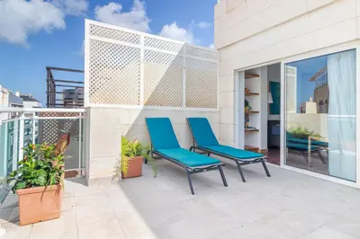Un balcón o terraza de ESPECTACULAR ATICO CON TERRAZA A 50 MT PLAYA CANTERAS