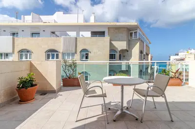 Un balcón o terraza de ESPECTACULAR ATICO CON TERRAZA A 50 MT PLAYA CANTERAS