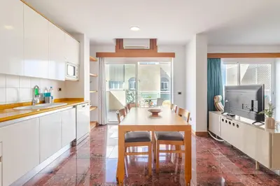 Una cocina o zona de cocina en ESPECTACULAR ATICO CON TERRAZA A 50 MT PLAYA CANTERAS