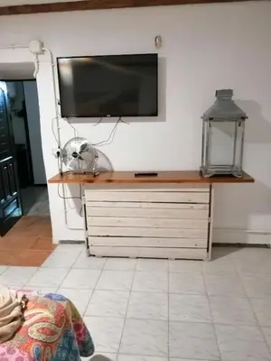 Una televisión o centro de entretenimiento en Casa rural la cruz