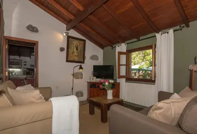 Una televisión o centro de entretenimiento en Finca Casas Nanitas