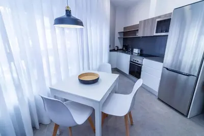 Una cocina o zona de cocina en URBANSEA Holiday Homes