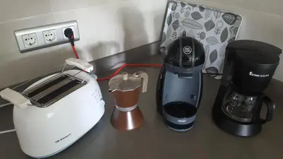 Utensilios para hacer té y café en Villa Vista Dorada 134 Terraza y Piscina Privada Maspalomas