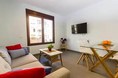 Una televisión o centro de entretenimiento en Canteras Luxury Beach Apartments