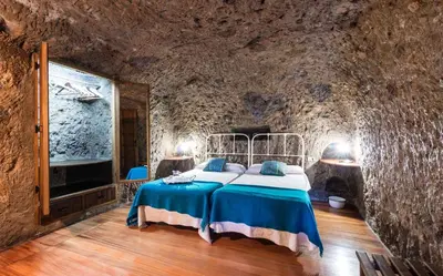 Cama o camas de una habitación en Casa Cueva Las Margaritas By Artenatur