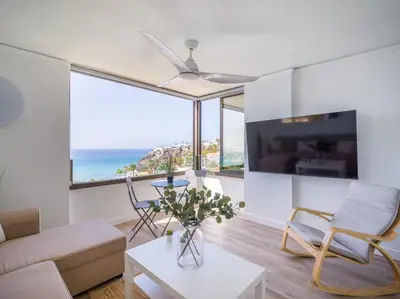 Una televisión o centro de entretenimiento en Aguila Beach Ocean View By CanariasGetaway