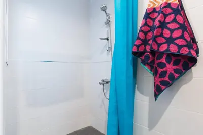 Un baño de Loft moderno con balcón al lado de Las Canteras