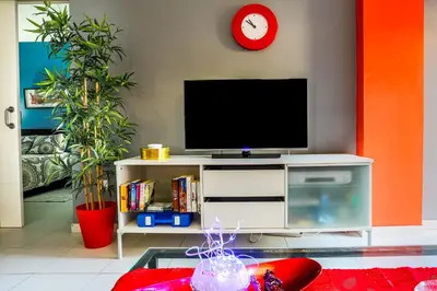 Una televisión o centro de entretenimiento en Apartamento La Cascada 108